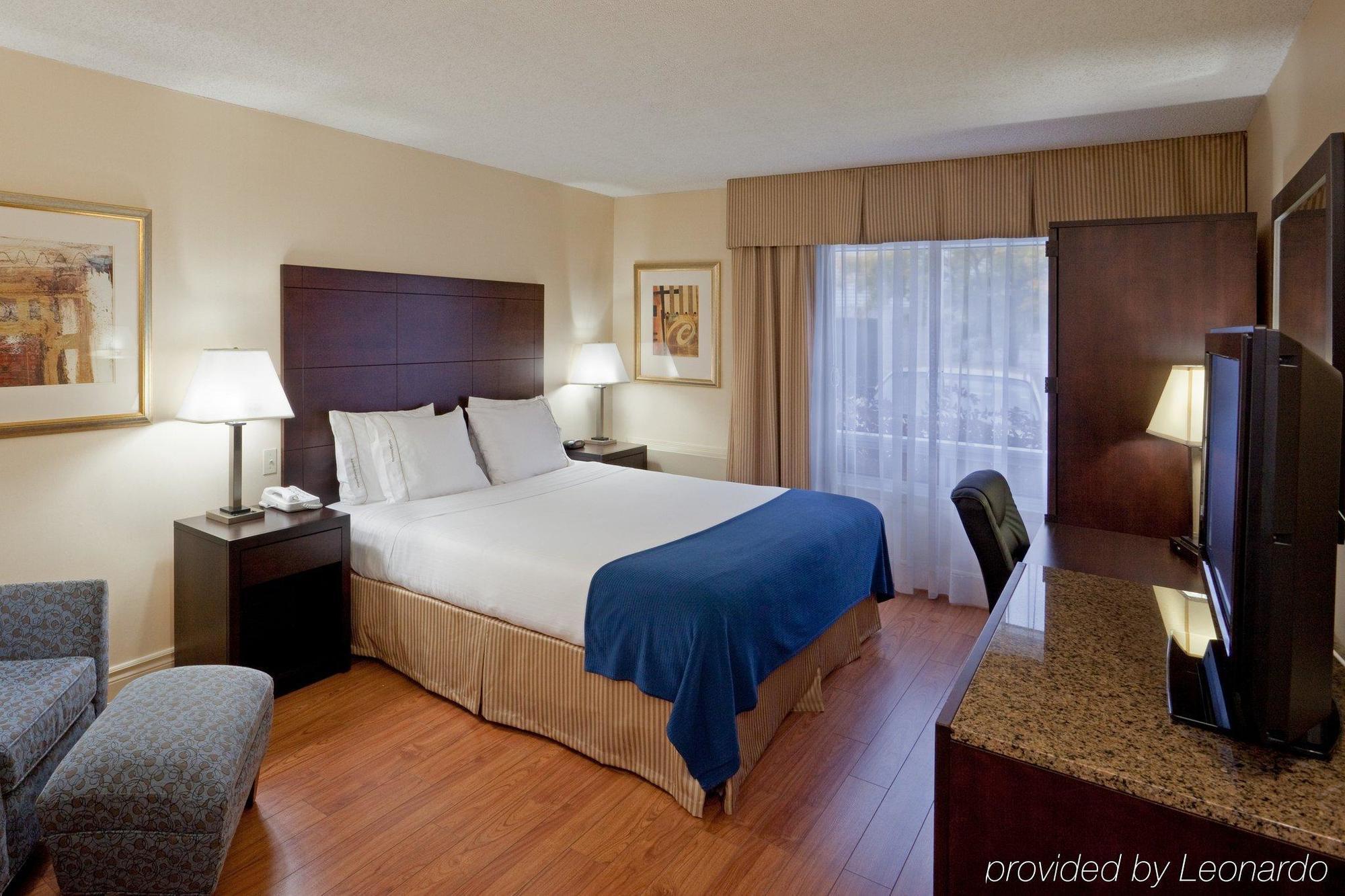Quality Inn Сен-Жан-сюр-Рішельйо Номер фото